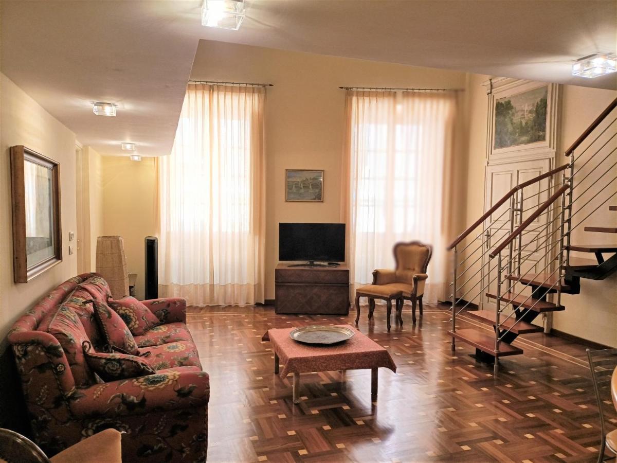 Casa Alexandra In Centro E A Pochi Passi Dal Mare Apartment Imperia Exterior photo